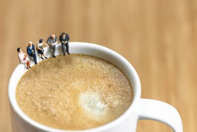 ¿Se considera laboral un accidente durante el descanso de desayuno?